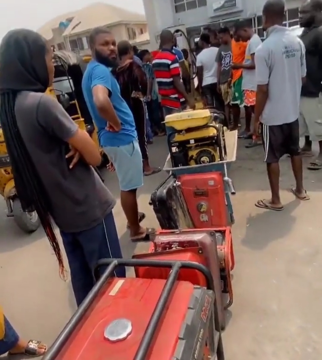 Fuel Scarcity Nigerians Queue With Generators At Filling Stations