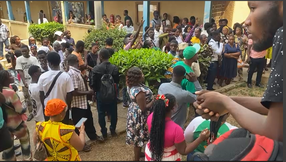 Parents storm WAEC office in Kumasi over wards’ withheld results