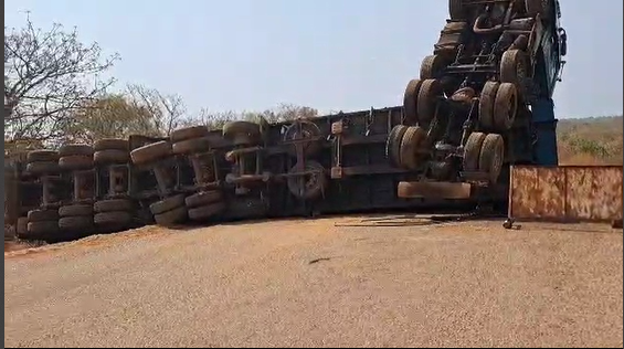 Heavy traffic on Doli bridge after truck accident leaves several vehicles stranded