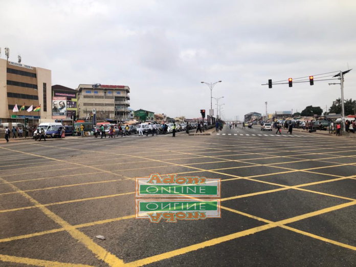 Drivers who usually ply Lapaz (Las Palmas) stretch on the N1 highway from Mallam-Nyamekye junction towards the Accra Mall would recognize that there are no traffic lights prompting them to traffic.