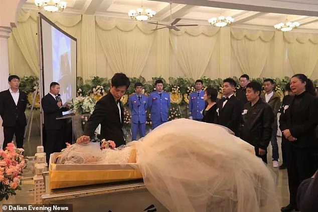 Heart-broken fiance marries his girlfriend’s corpse during her funeral