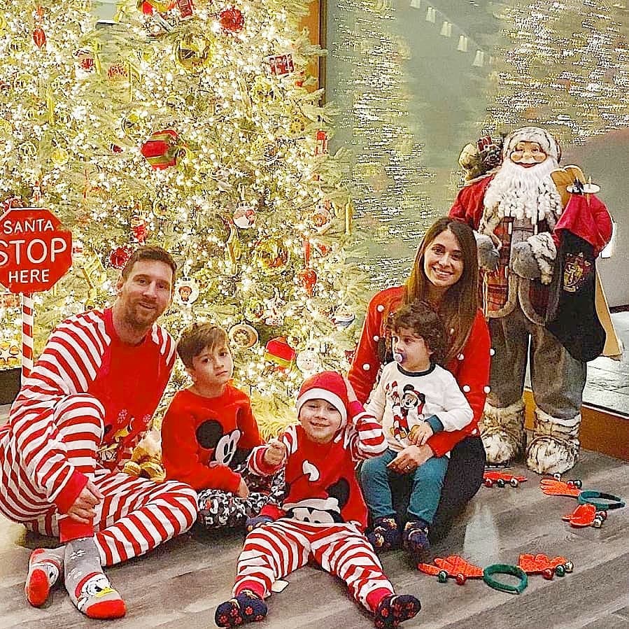Messi and Aubameyang's families in beautiful Christmas photo shoots ...
