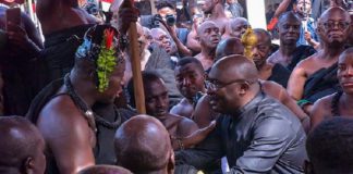 Vice-President Bawumia consoling Asantehene Otumfuo Osei Tutu II