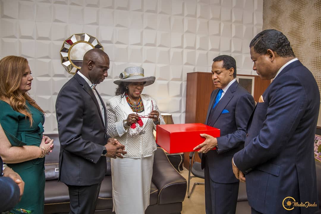 Pastor Chris gifted Benson Idahosa s personal bible by family Photos