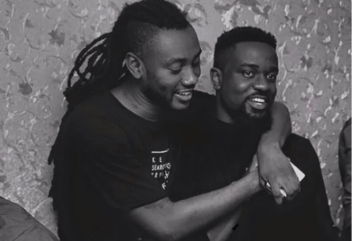 L-R: Pappy Kojo and Sarkodie