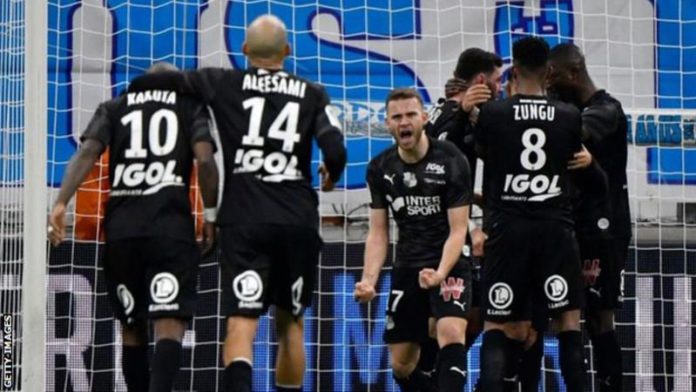 Amiens players celebrate scoring a goal against Marseille