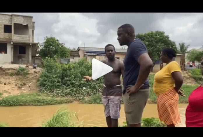 John Dumelo dredging a big gutter that causes flooding whenever it rains at West Legon