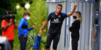 Paris Saint-Germain forward Kylian MBappe waved as he arrived for a training session and will get to play in front of fans at Le Havre on Sunday (AFP Photo/FRANCK FIFE)