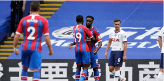 Jeffery Schlupp celebrates with Palace teammate