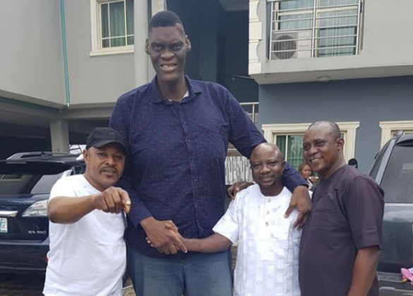 Meet Nigeria’s tallest man [Photos] - Adomonline.com