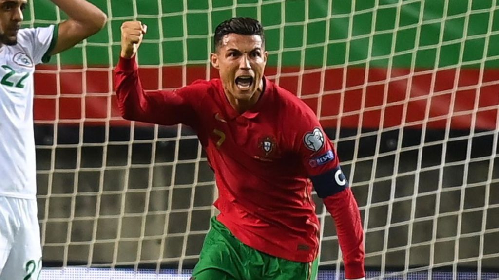 Cristiano Ronaldo Sets New Record Inspiring Soccer Fans Worldwide – The  Oberlin Review