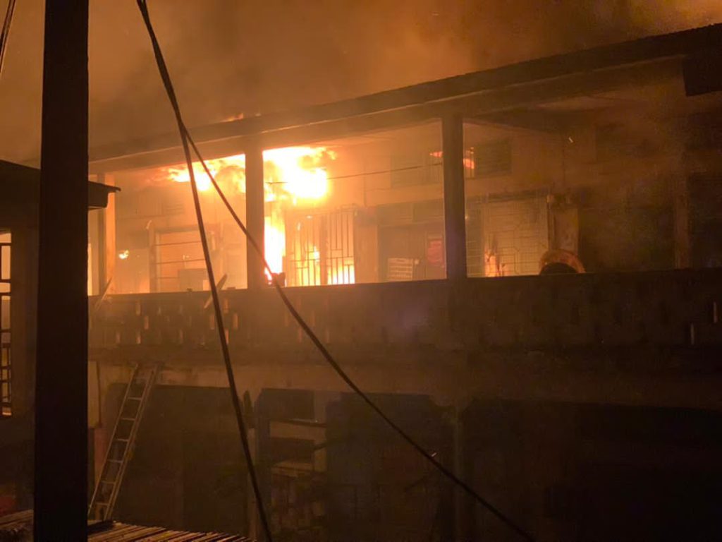 Fire guts Akyem Oda Central Market [Photos] - Adomonline.com