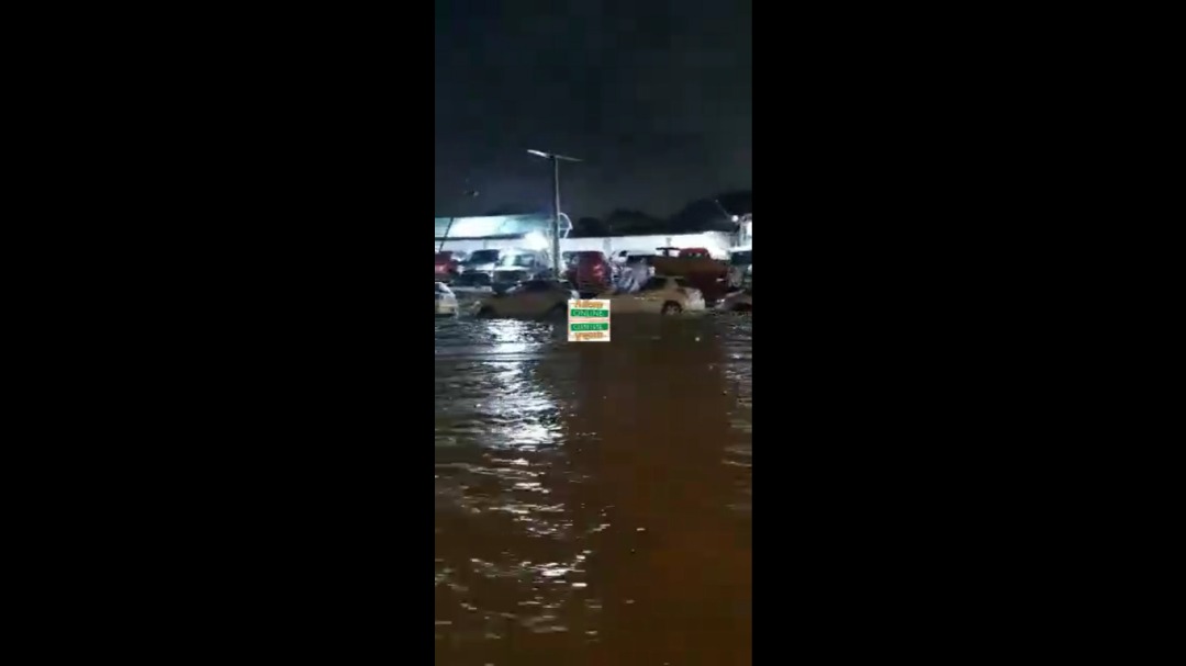 Parts of Accra flooded after brief downpour - Adomonline.com