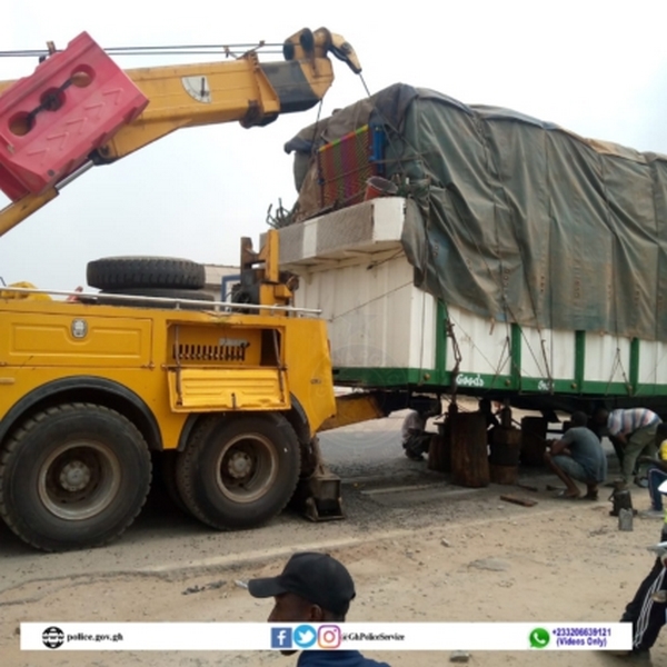 Loaded-articulated-truck-breaks- source: Ghana police service