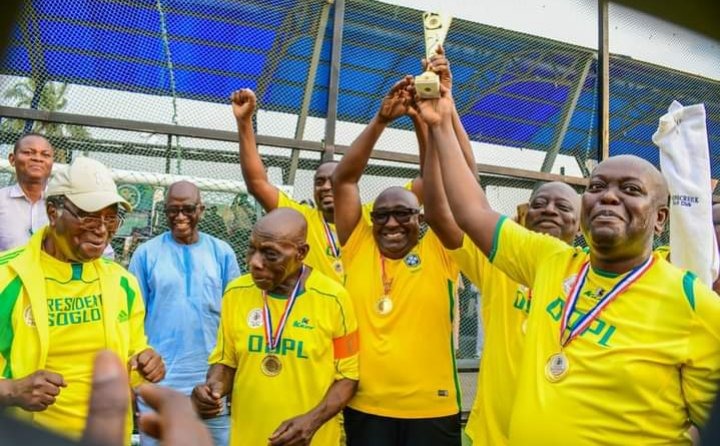 85-year-old ex-president of Nigeria scores 2 goals during friendly ...