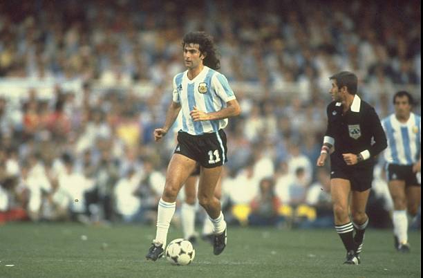 World Cup icons: How fishing helped Mario Kempes return home to