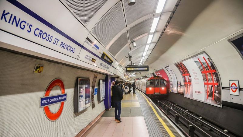 Man hit by train after 'trying to pull stranger onto tracks ...