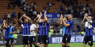 Inter Milans players jubilate after winning the Italian serie A soccer match between FC Inter and Spezia at Giuseppe Meazza stadium in Milan, Italy, 20 August 2022. EPA/MATTEO BAZZI