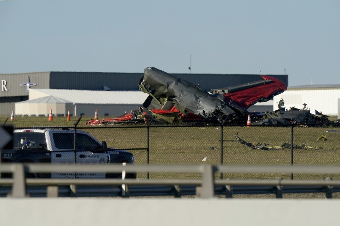 Scary Moment Two Word War II Planes Collided Mid-air - Adomonline.com