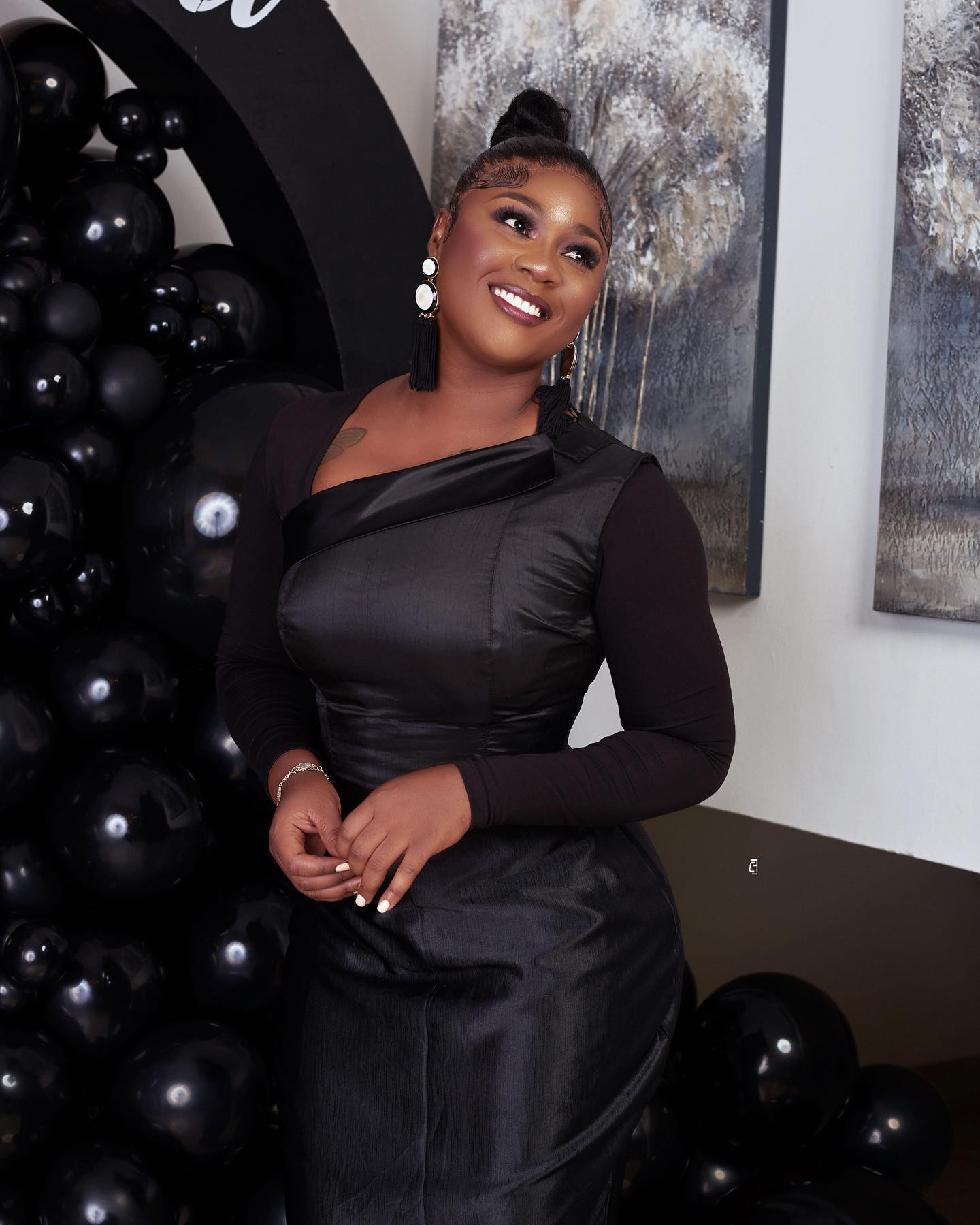 Salma Mumin causes stir at a party with her strange backside