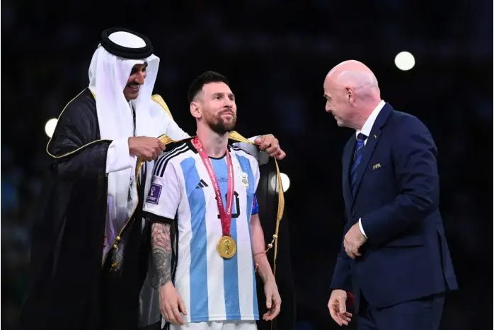 Reaction to Lionel Messi wearing a bisht while lifting the World