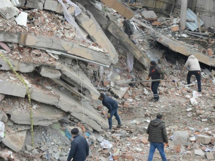 Rescue workers and volunteers conduct search and rescue operations in the rubble of a collasped building, in Diyarbakir on February 6, 2023, after a 7.8-magnitude earthquake struck the country's south-east. - The combined death toll has risen to over 1,900 for Turkey and Syria after the region's strongest quake in nearly a century. Turkey's emergency services said at least 1,121 people died in the earthquake, with another 783 confirmed fatalities in Syria. (Photo by ILYAS AKENGIN / AFP) (Photo by ILYAS AKENGIN/AFP via Getty Images)