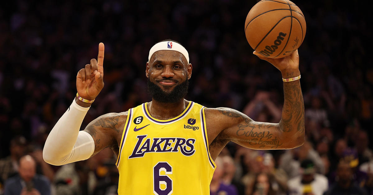 LeBron James becomes youngest to 35K points in Lakers loss to Nets