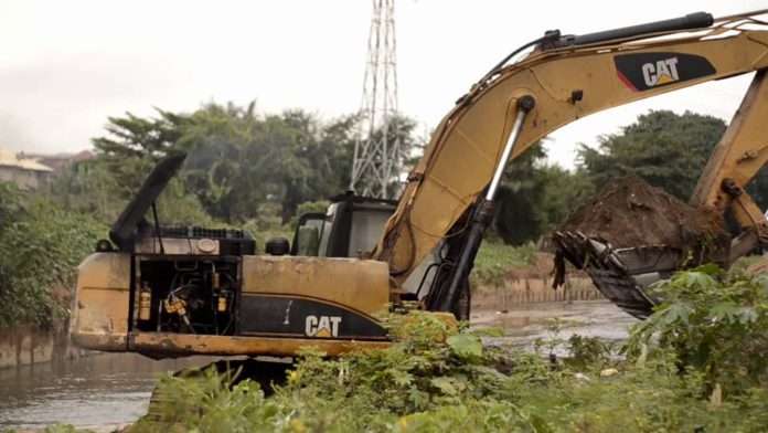 desilt dredge waterways