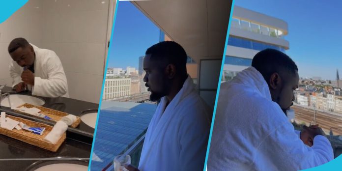 Ghanaian Rapper chilling abroad Photo Source: Sarkodie