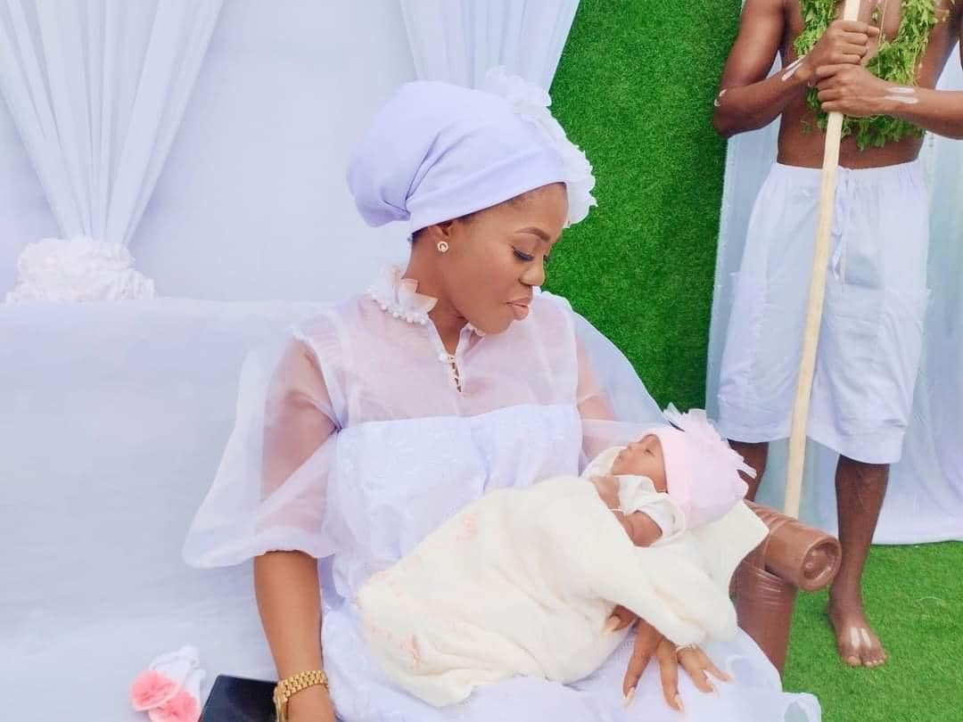 Mzbel shows daughter s face as she holds traditional outdooring