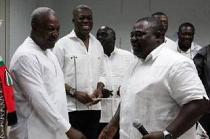 Anyidoho (r) with Mahama(l), late VP Amissah-Arthur looking on