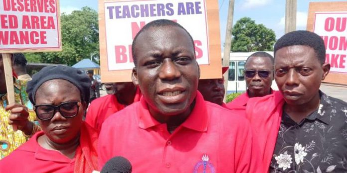 Teacher unions demonstrate