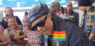 Stevie Wonder plays a drum at Kotoka International Airport, Ghana | Credit: @ByeondtheReturn/Instagram