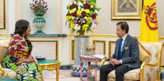 Ayorkor Botchwey meets with Sultan of Brunei;