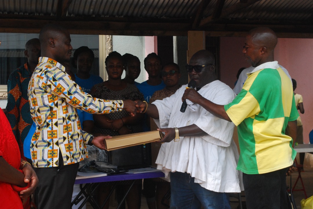 Akwamuhene donates GH¢300,000 lab equipment to Akyem Awisa clinic 