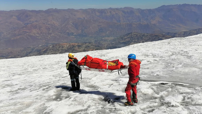 Police carry a body identified as US mountain climber Bill Stampfl, on Mount Huascaran in Huaraz, Peru, on July 5, 2024. Peruvian National Police/AP