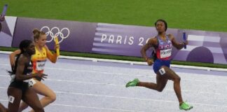 Sha’carri Richardson (USA) looks towards her competitors in the women’s 4x100m relay final during the Paris 2024 Olympic Summer Games at Stade de France