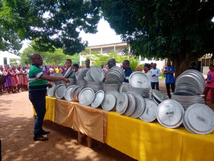 PTA DONATES 300 MONO DESKS, 100 PANTRY BOWLS TO KADJEBI SHS