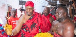 King Tackie Teiko Tsuru (left), Ga Mantse, sprinkling Kpokpoi