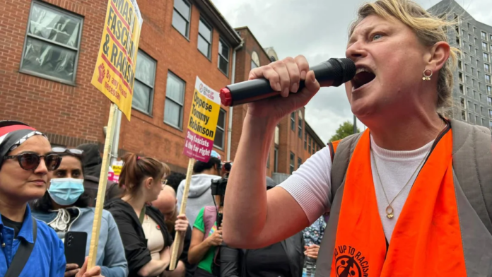 Counter-protesters demonstrate against far-right riots in Walthamstow, east London. Rob Picheta/CNN