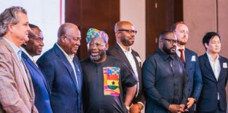 President Mahama (3rd from left) in a chat with Kimathi Kuenyehia (4th from left), President of AMCHAM Ghana. With them are Joe Mensah (2nd from left), former AMCHAM President, and other representatives of the business community across the country