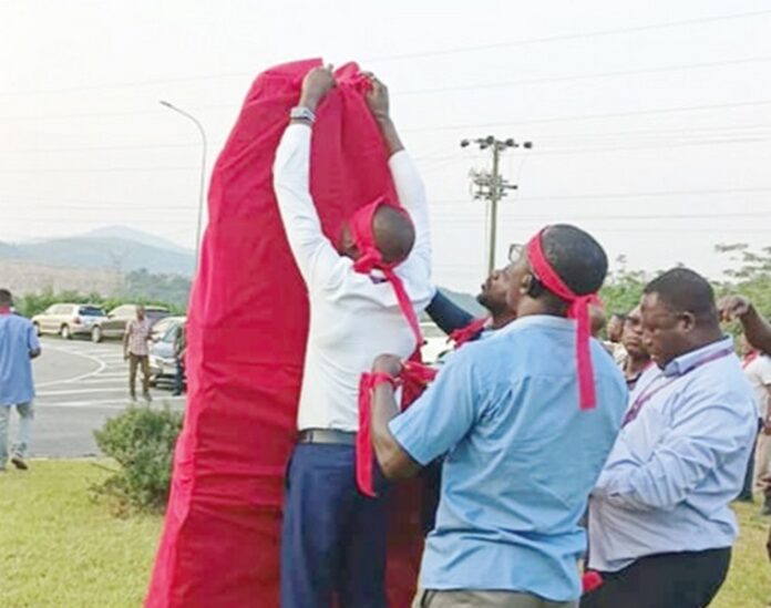 Members of the VRA Senior Staff Association pulled red cloths on symbolic items on the company’s premises