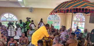 Alan Kyerematen pays a courtesy visit to the Asantehene.