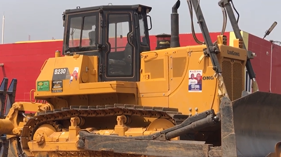 Confusion as NDC vigilantes intercept bulldozer and DRIP machines in Nkwanta South