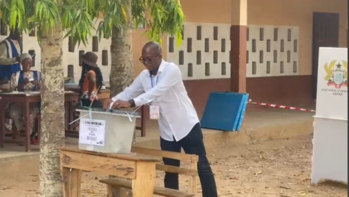 The New Patriotic Party (NPP) Parliamentary Candidate for Asutifi South, Yaw Owusu Brempong in the Ahafo Region has cast his vote at the Methodist JHS polling station.