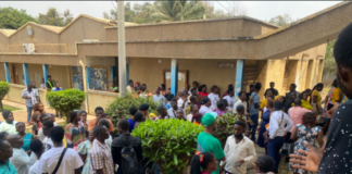 Parents storm WAEC office in Kumasi over wards’ withheld results