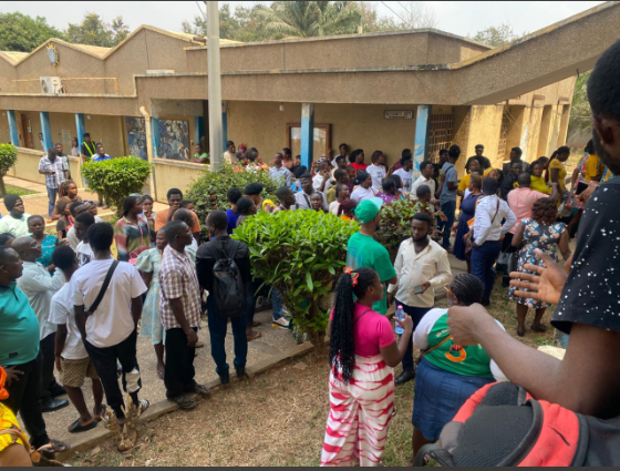 Parents storm WAEC office in Kumasi over wards’ withheld results