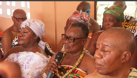 The Queen Mother of the Kwawu Traditional Area, Nana Adwoa Gyemfua II, has called on President John Dramani Mahama and the Inspector General of Police (IGP) to transfer the Eastern North Regional Police Commander, ACP Kwadwo Asante, due to his alleged involvement in chieftaincy disputes in Kwawu.